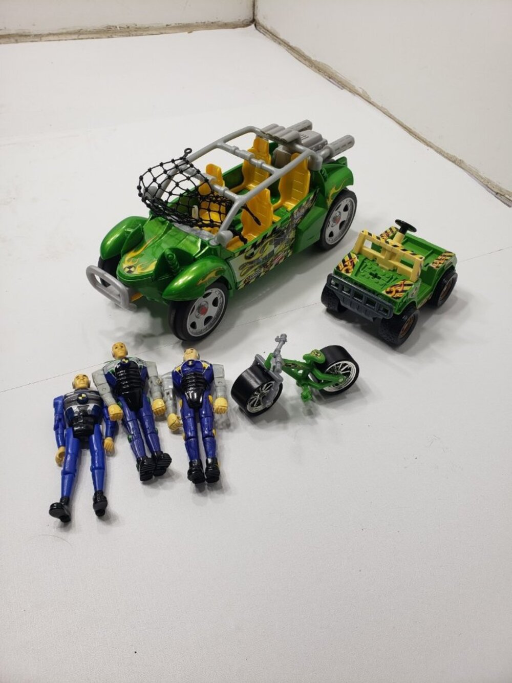 2004 Hot Wheels Incredible Crash Dummies Green Buggy Vehicles Figures Toy Lot